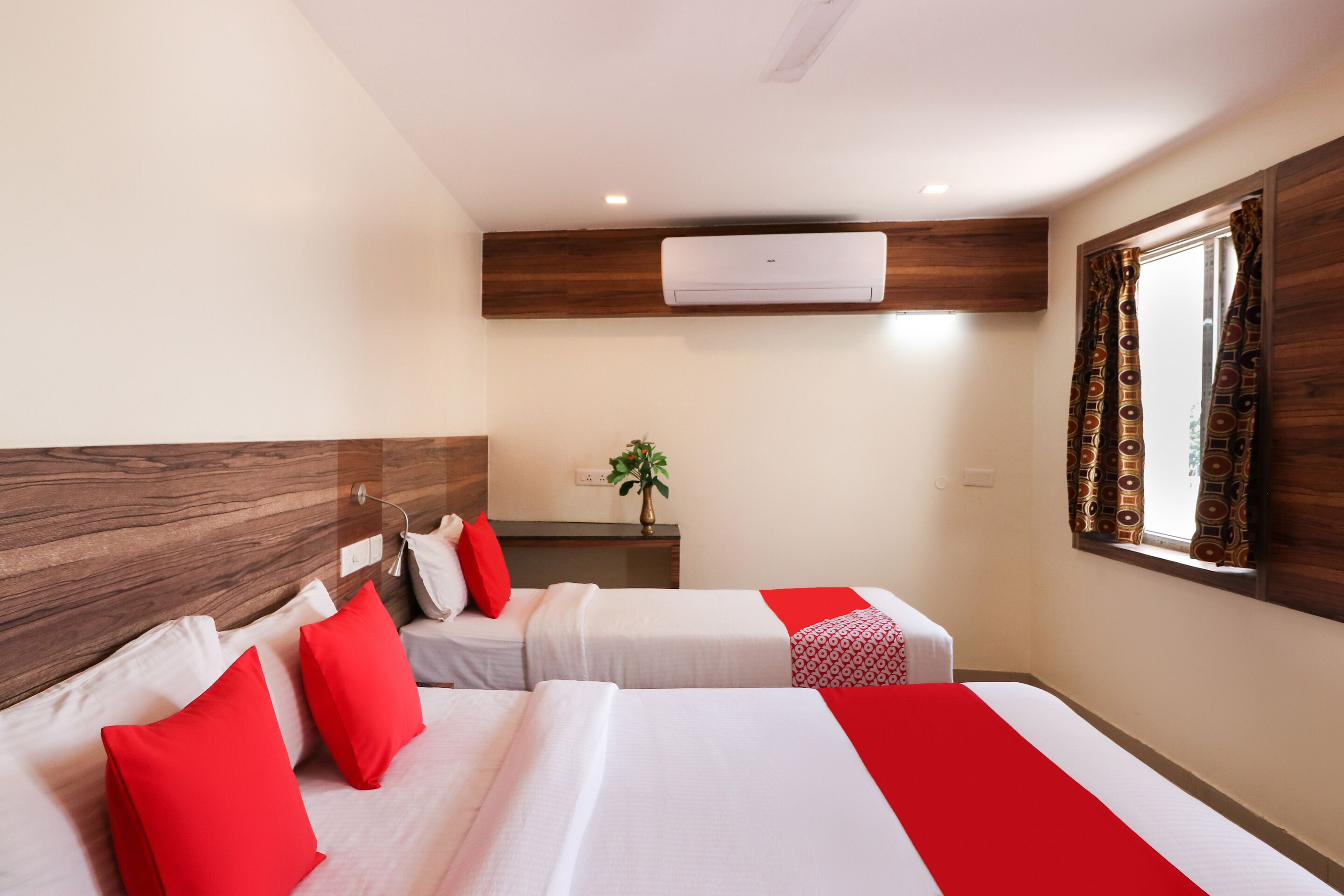 Sri Annapoorna Towers by OYO Rooms