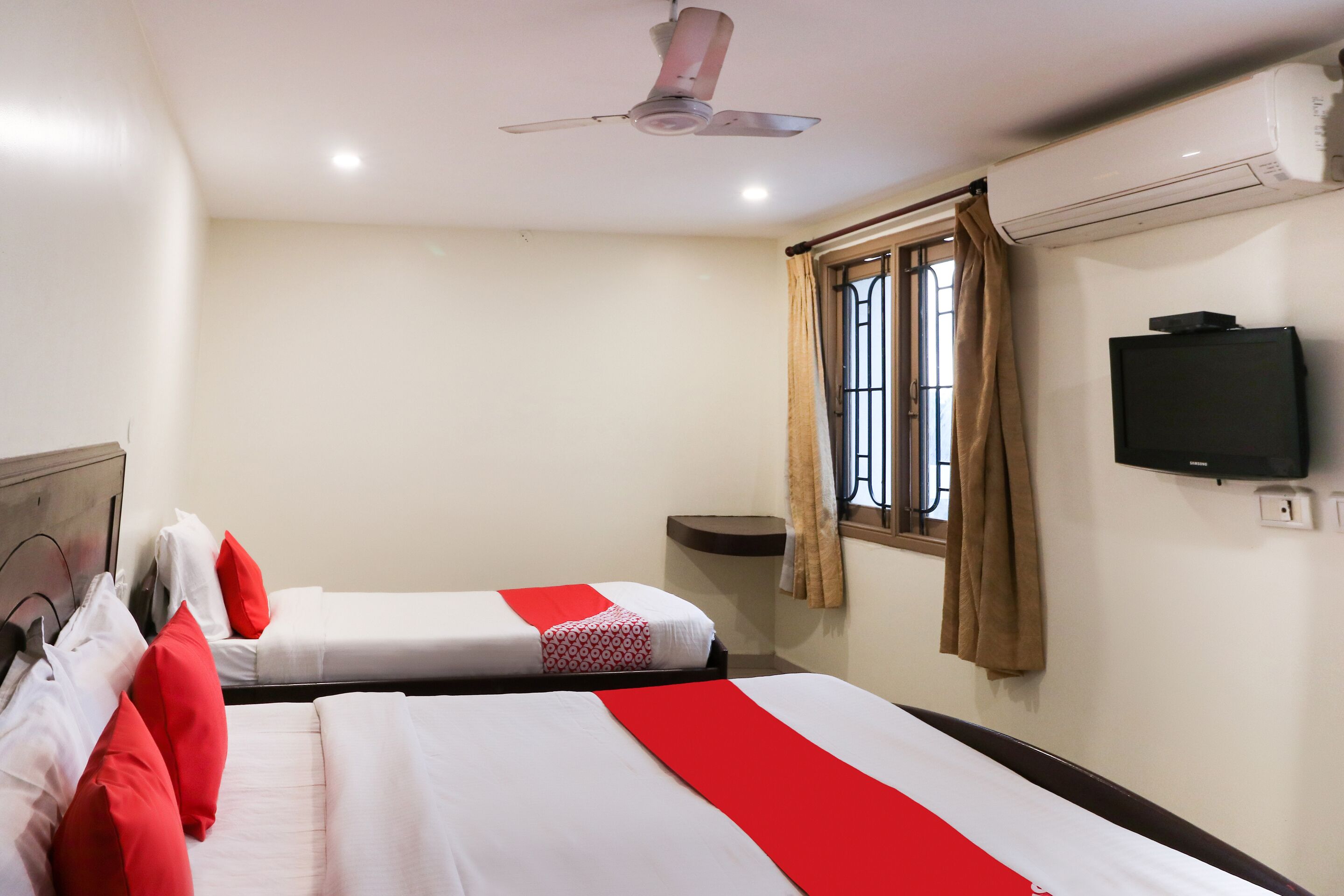Sri Annapoorna Towers by OYO Rooms