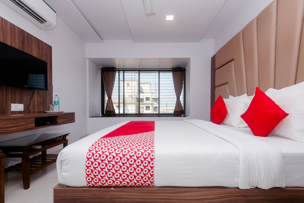 Mahalakshmi Suites By OYO Rooms
