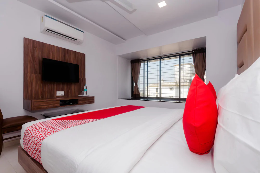 Mahalakshmi Suites By OYO Rooms