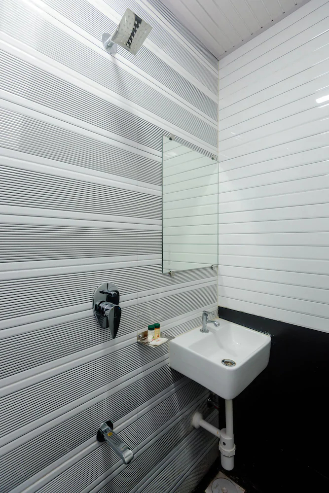 Mahalakshmi Suites By OYO Rooms