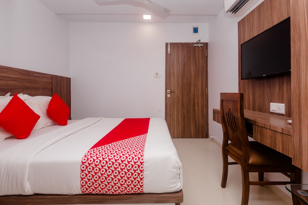Mahalakshmi Suites By OYO Rooms