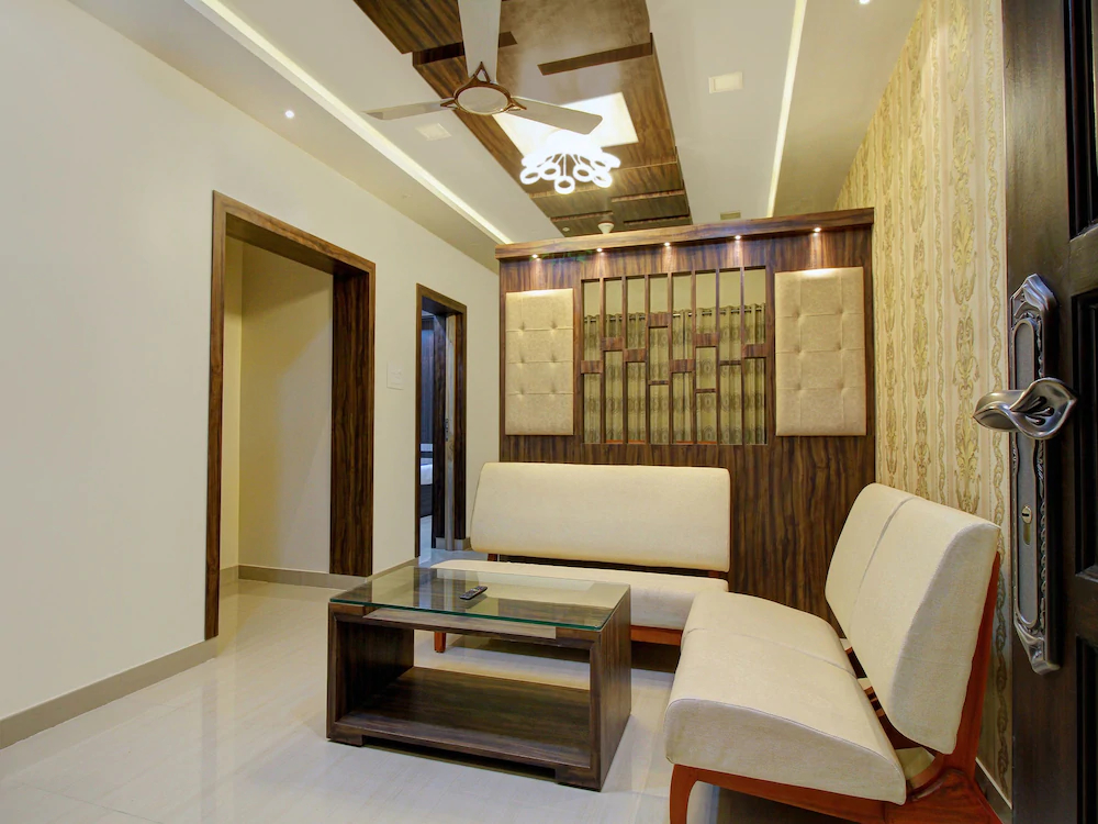 Mahalakshmi Suites By OYO Rooms