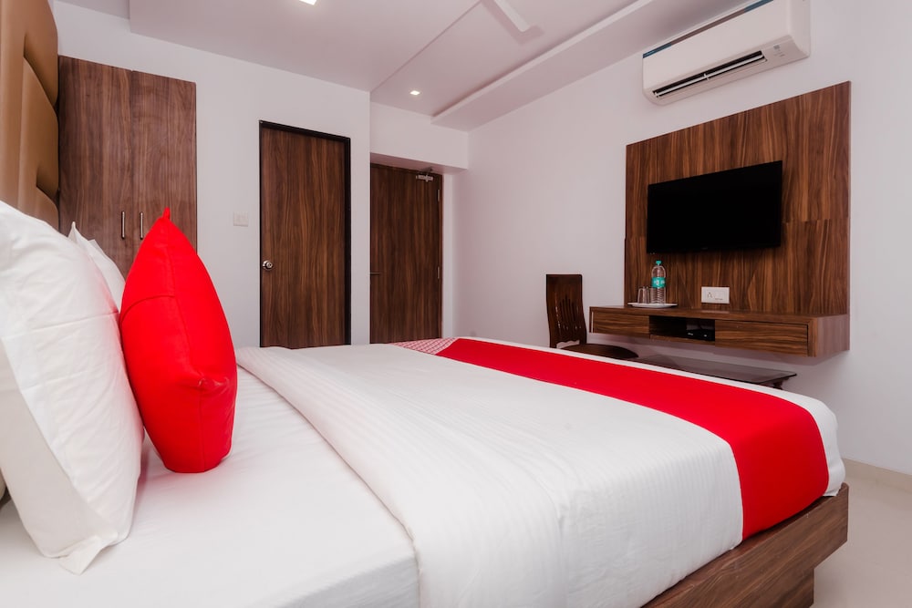 Mahalakshmi Suites By OYO Rooms