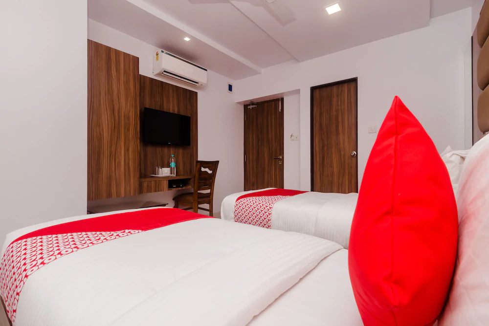 Mahalakshmi Suites By OYO Rooms
