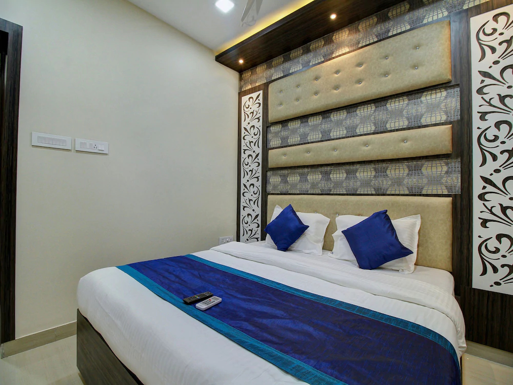 Mahalakshmi Suites By OYO Rooms