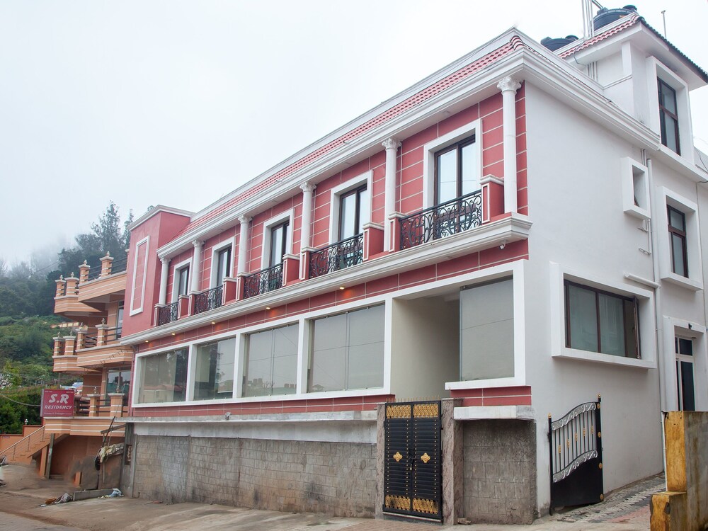 Hillcrest Metro by OYO Rooms