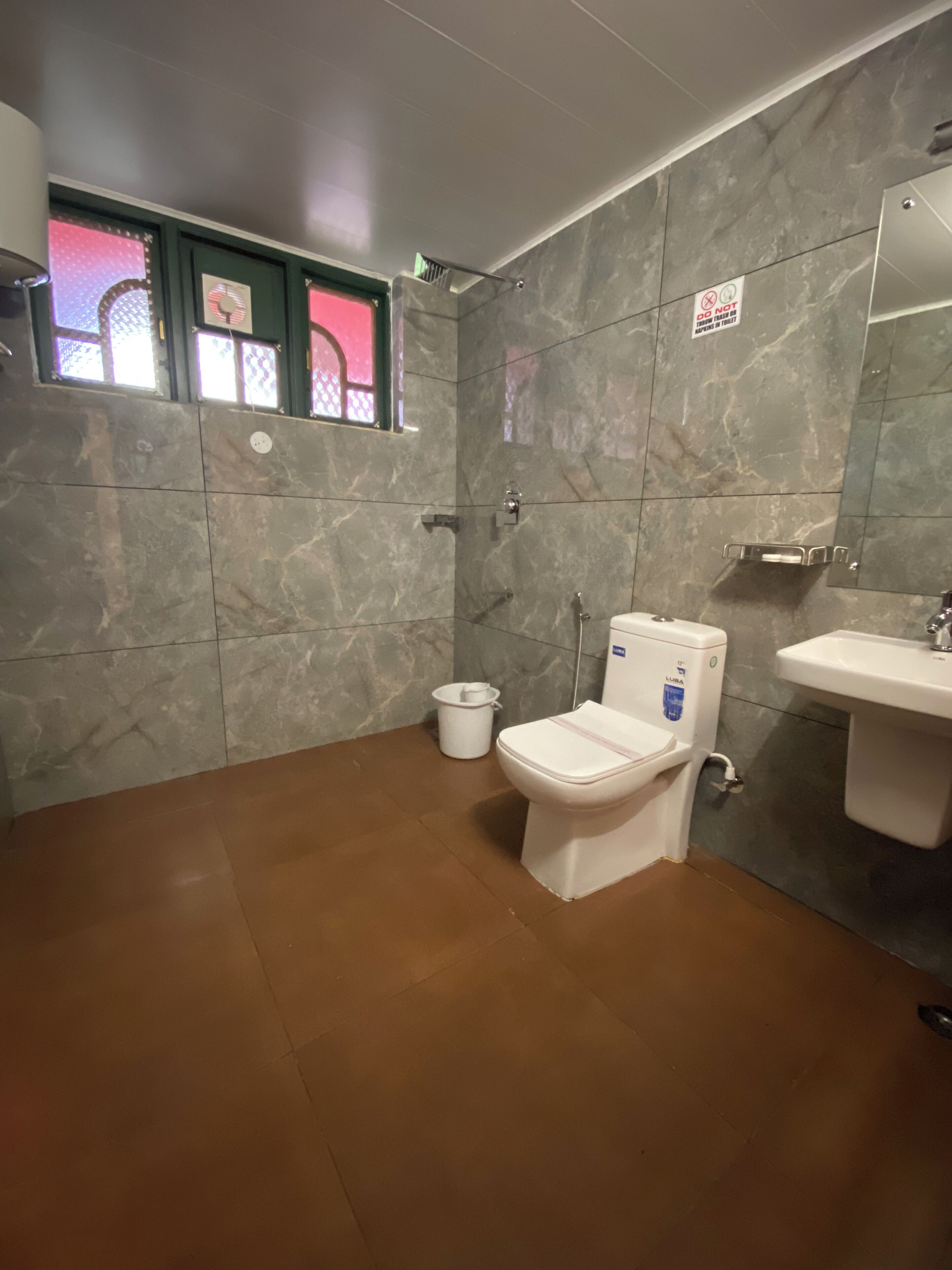 Lakefront Home Hotel