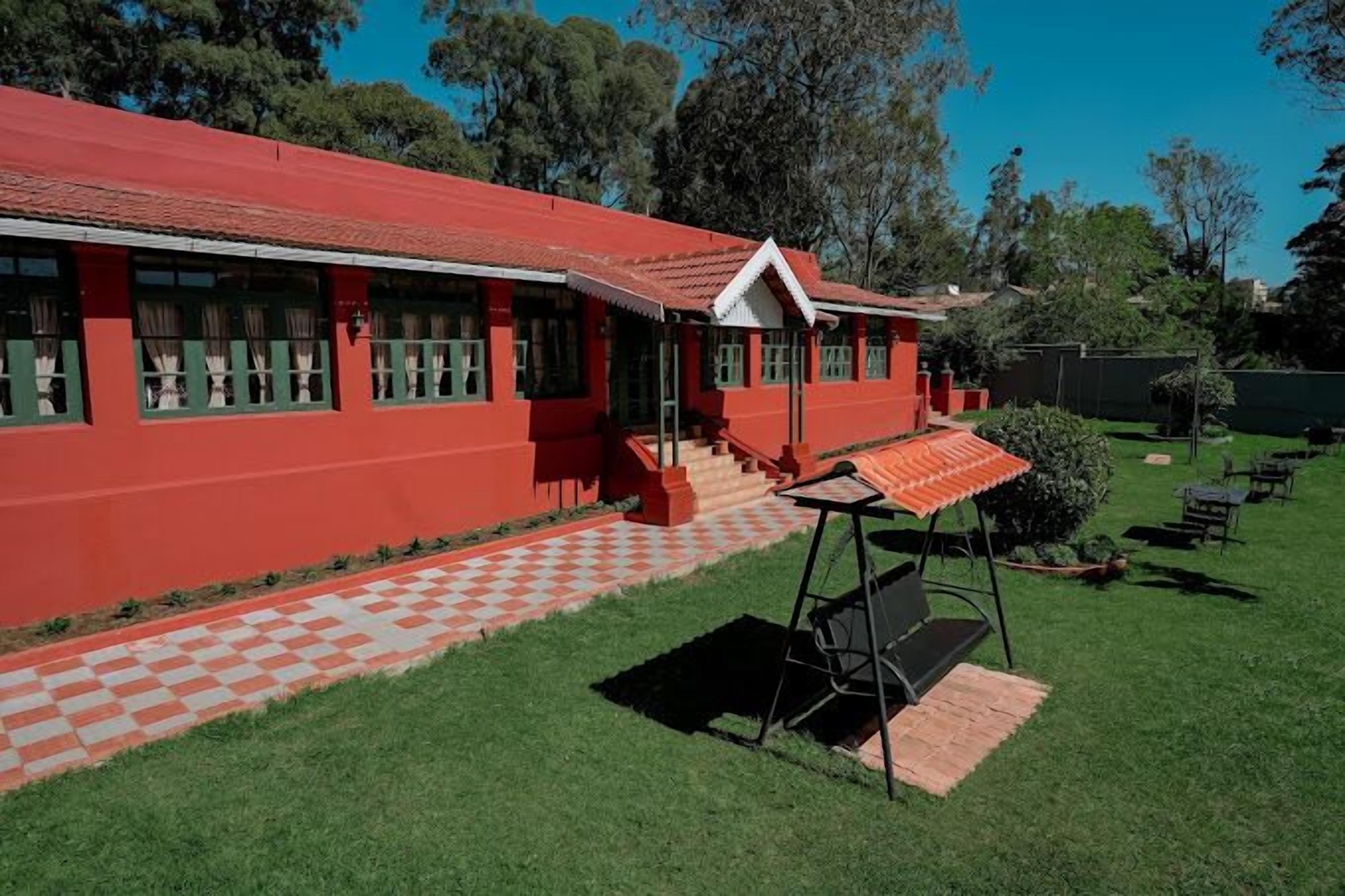 Lakefront Home Hotel