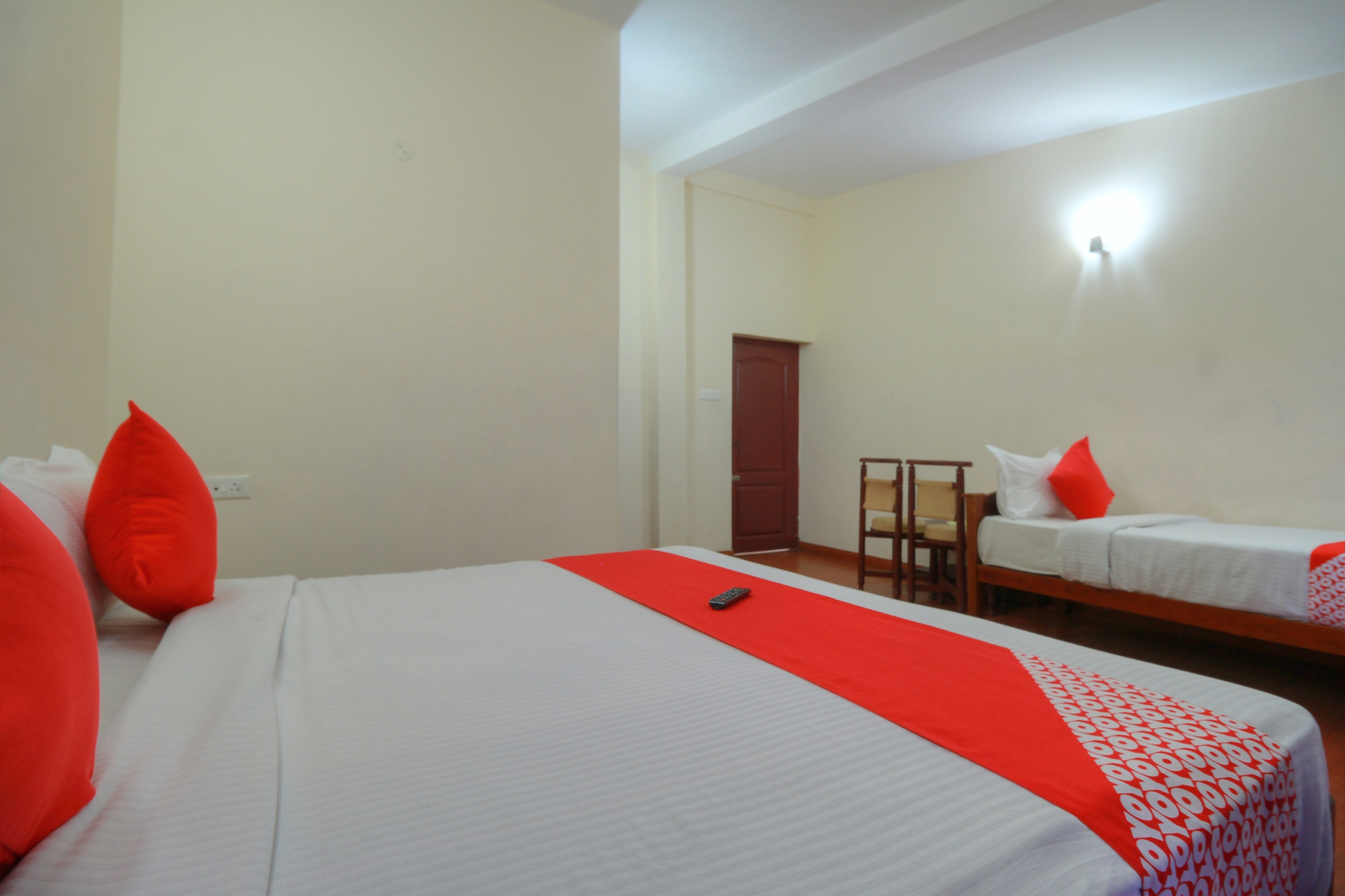 Hotel R.J Inn Outy