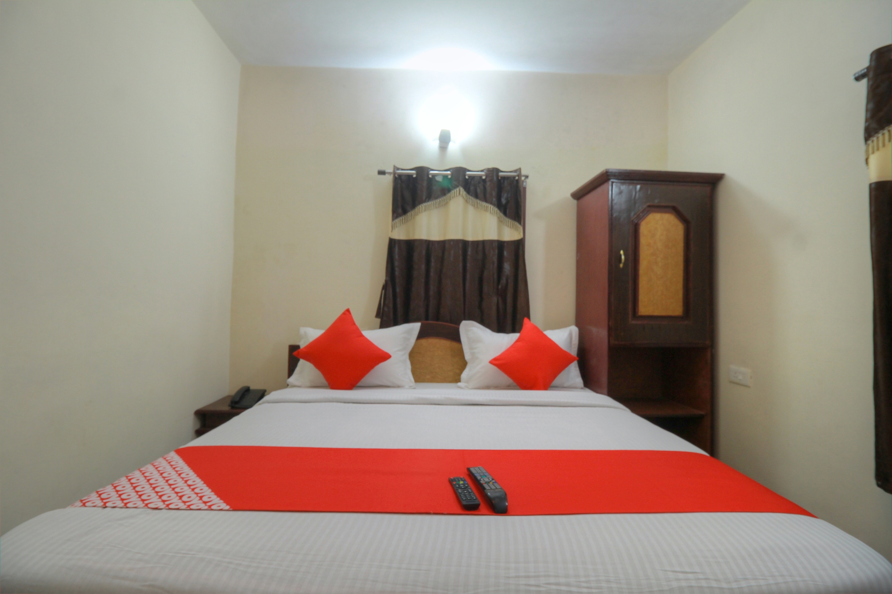 Hotel R.J Inn Outy