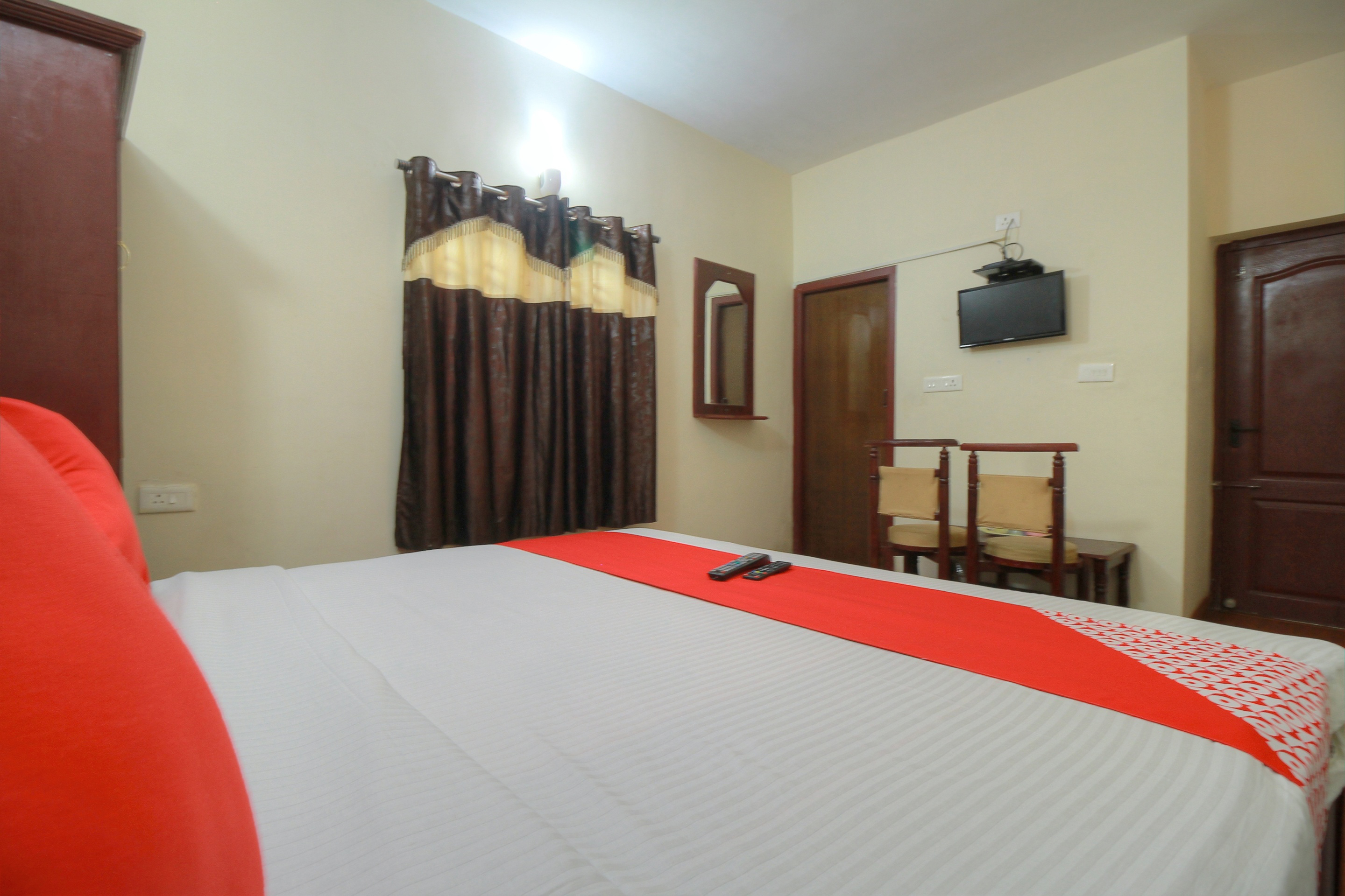 Hotel R.J Inn Outy