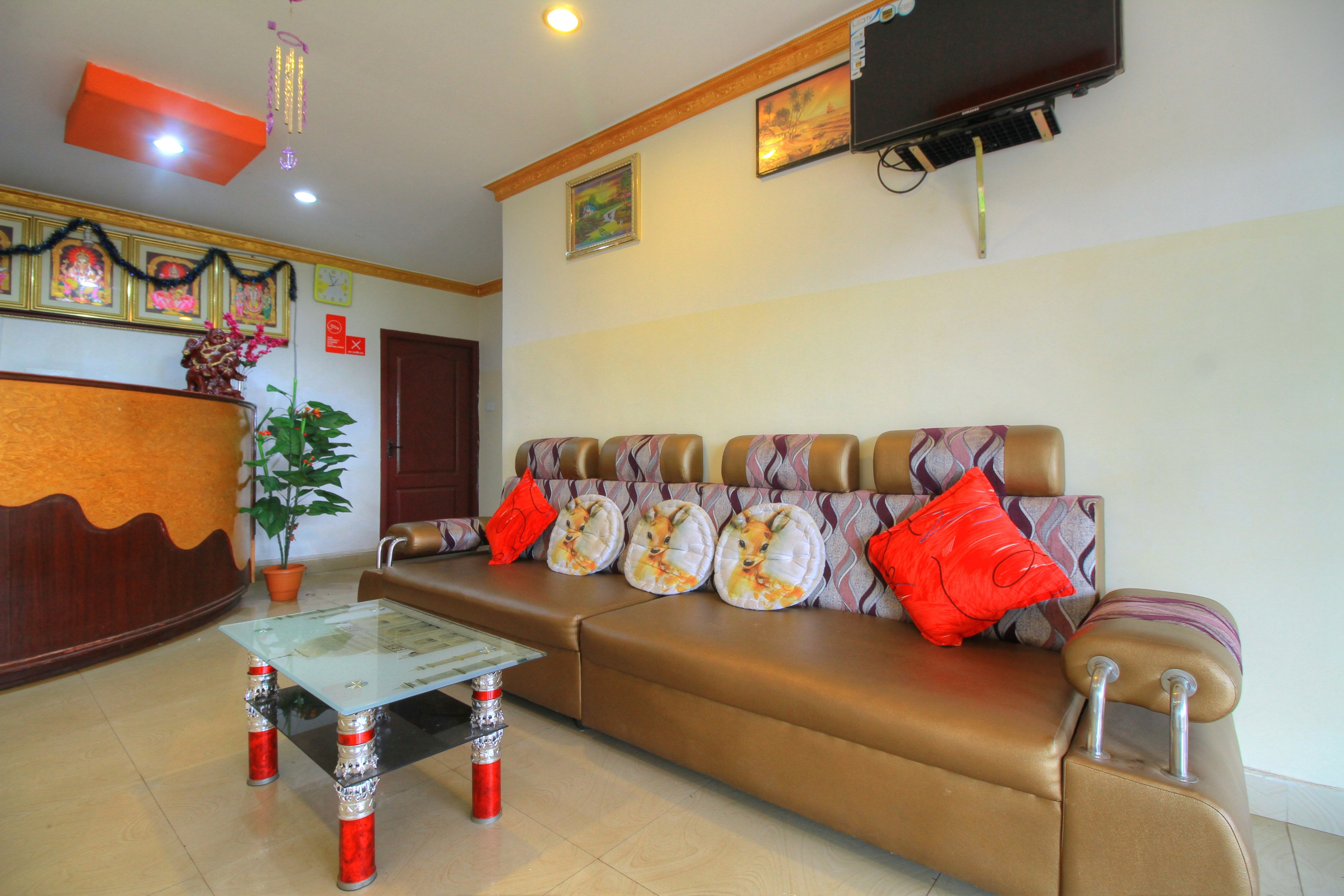 Hotel R.J Inn Outy