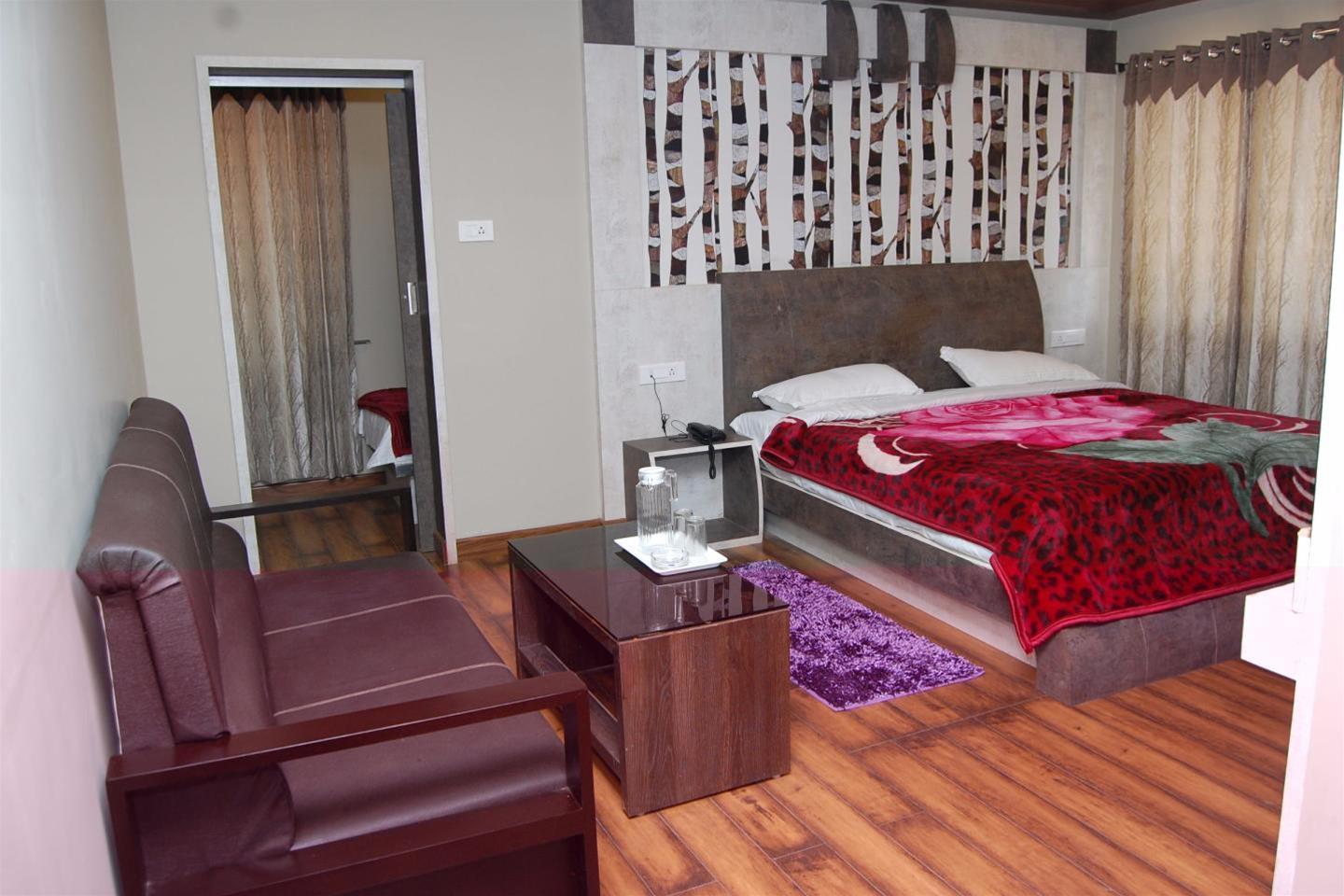 Hotel Sarkkar Palace