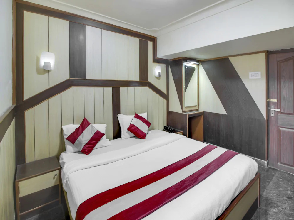 Shiva Shanthi Inn by OYO Rooms