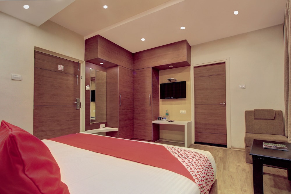 OYO Hotel Sholas Residency