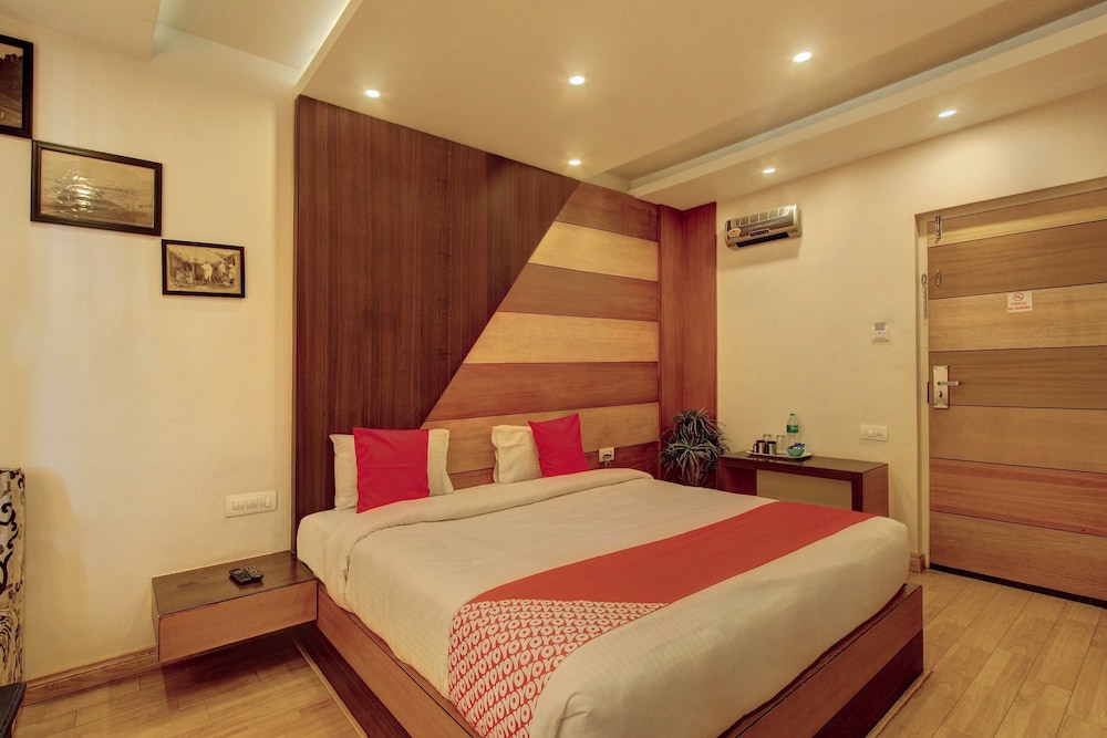OYO Hotel Sholas Residency
