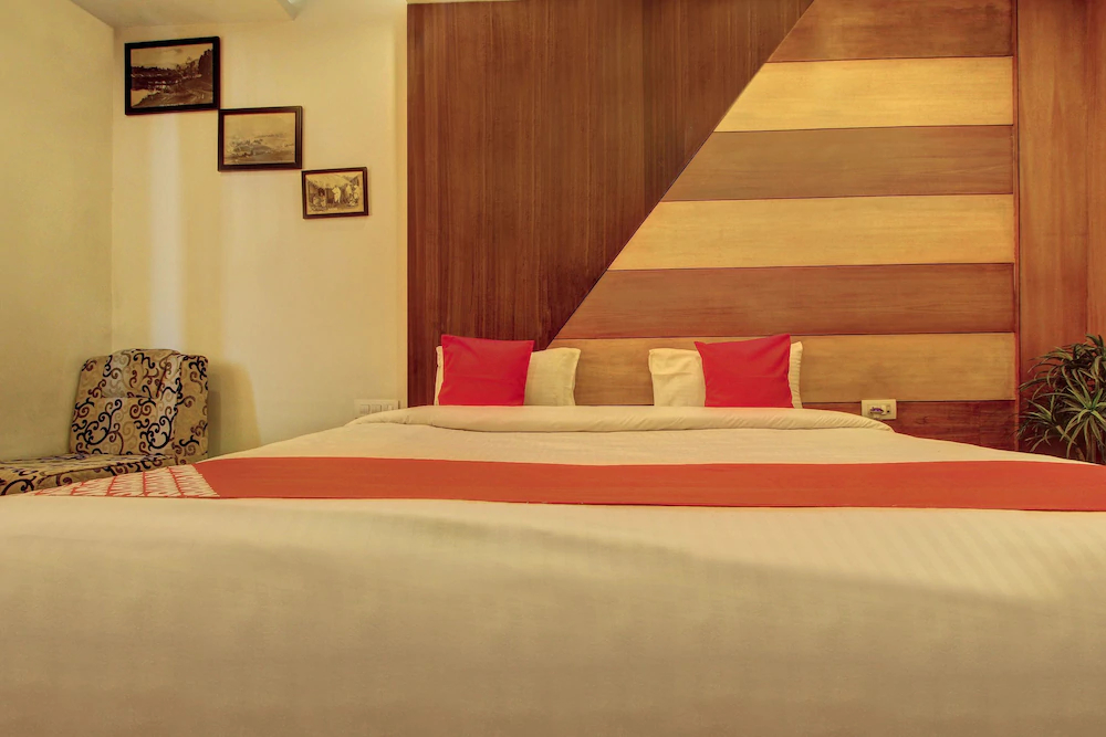 OYO Hotel Sholas Residency