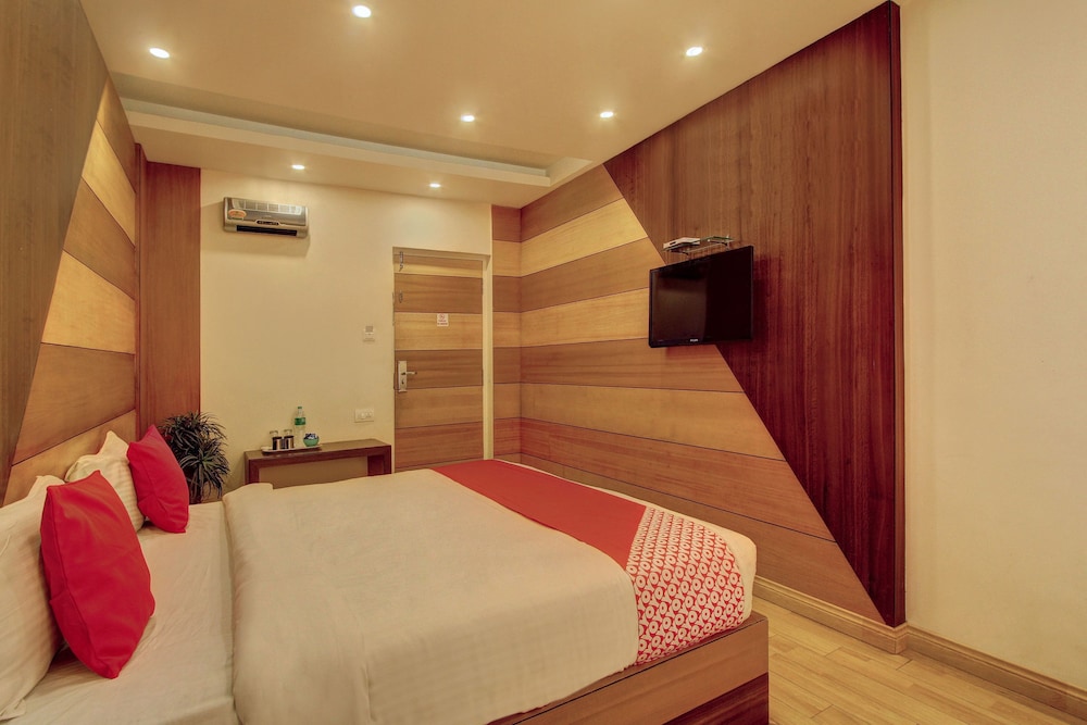 OYO Hotel Sholas Residency