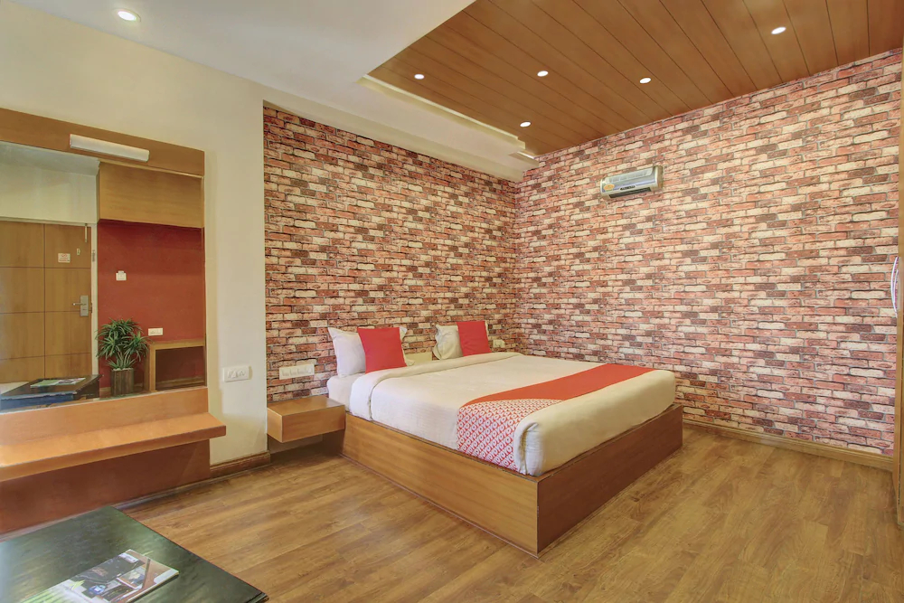 OYO Hotel Sholas Residency
