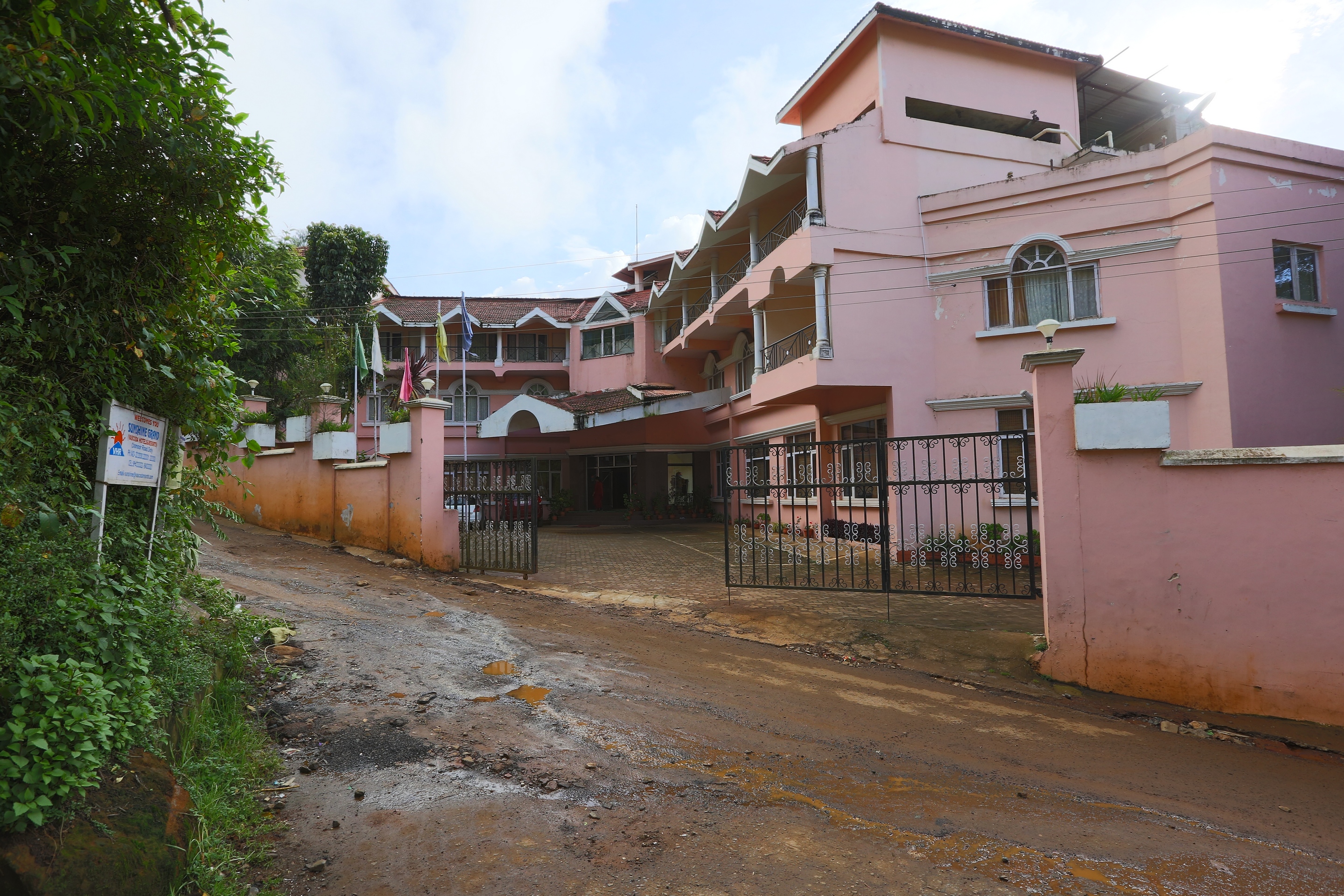 Sun Shine Grand by OYO Rooms