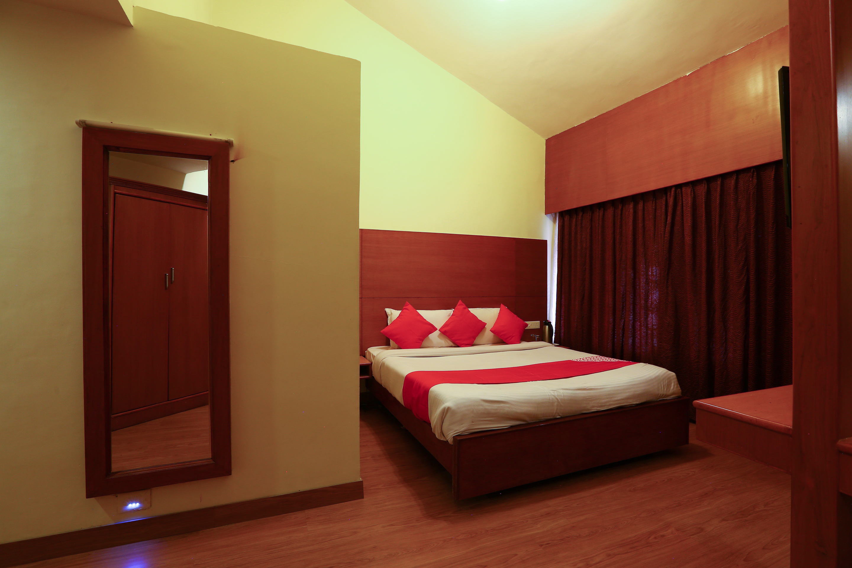 Sun Shine Grand by OYO Rooms