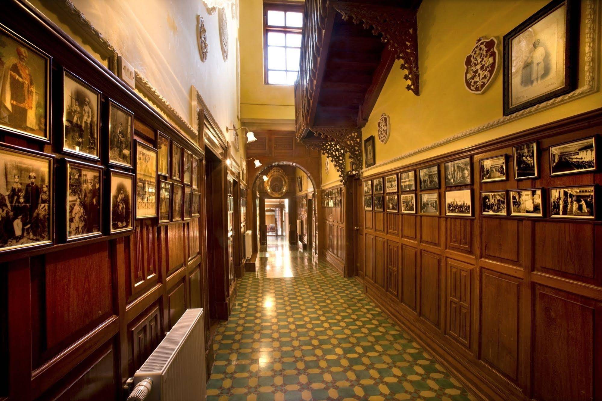 WH Ferrnhills Royale Palace