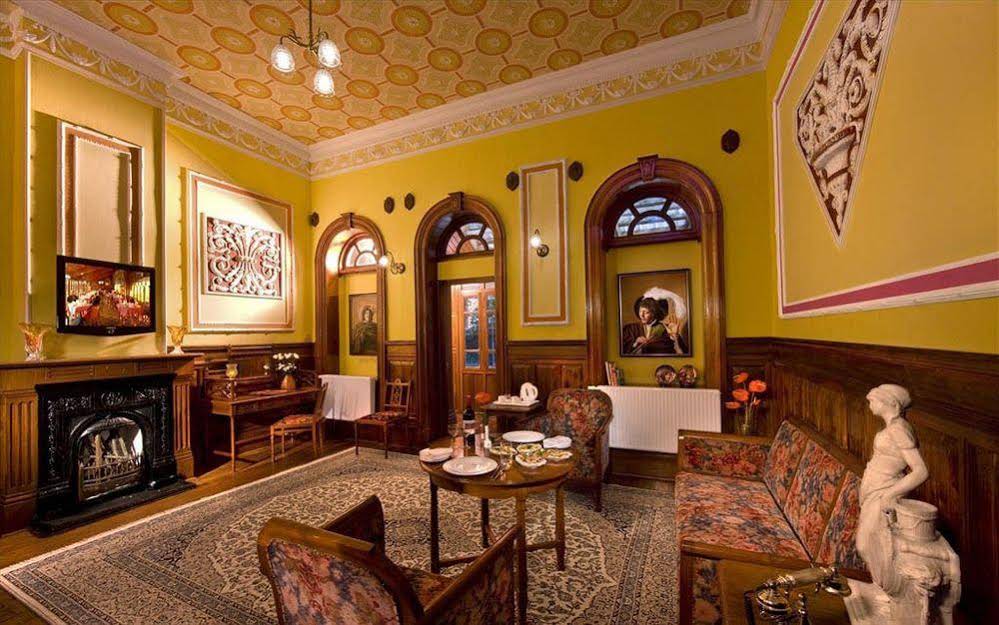 WH Ferrnhills Royale Palace