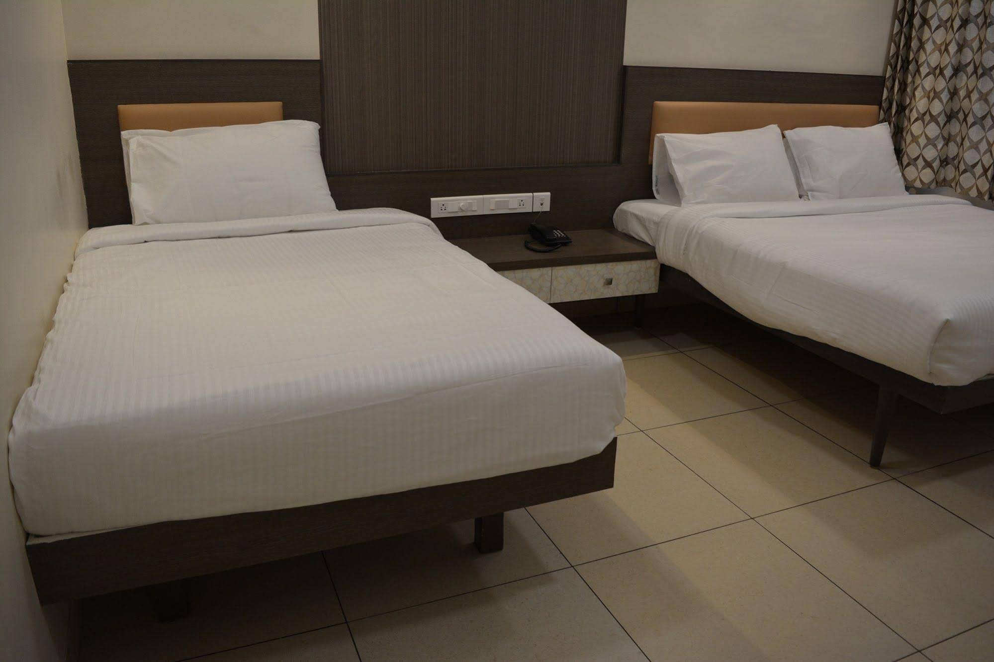 Hotel Sownthariyam