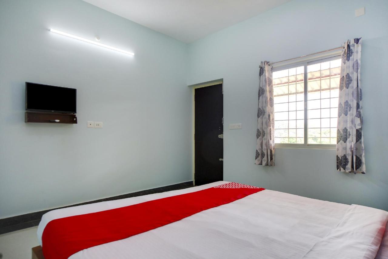 Auro 7eleven by OYO Rooms