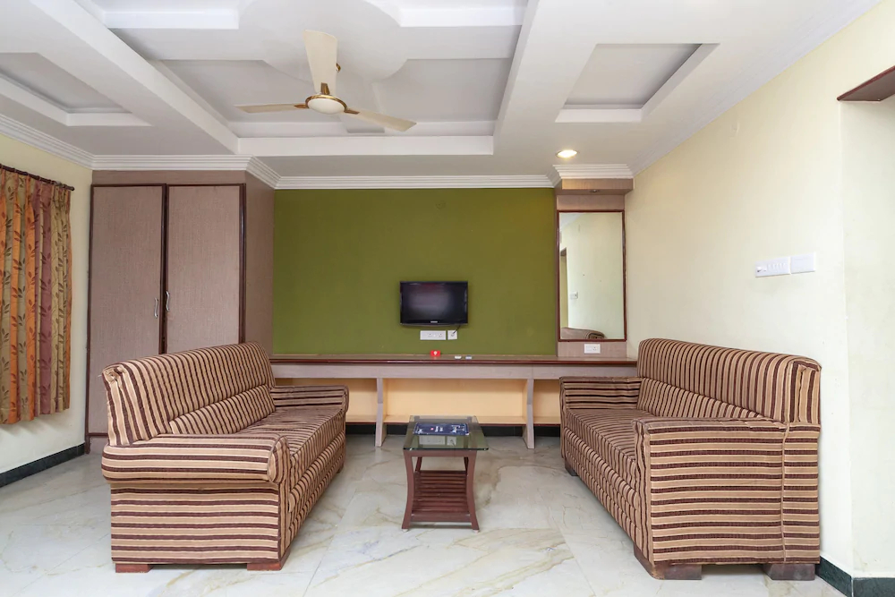 Hotel Auro By OYO Rooms