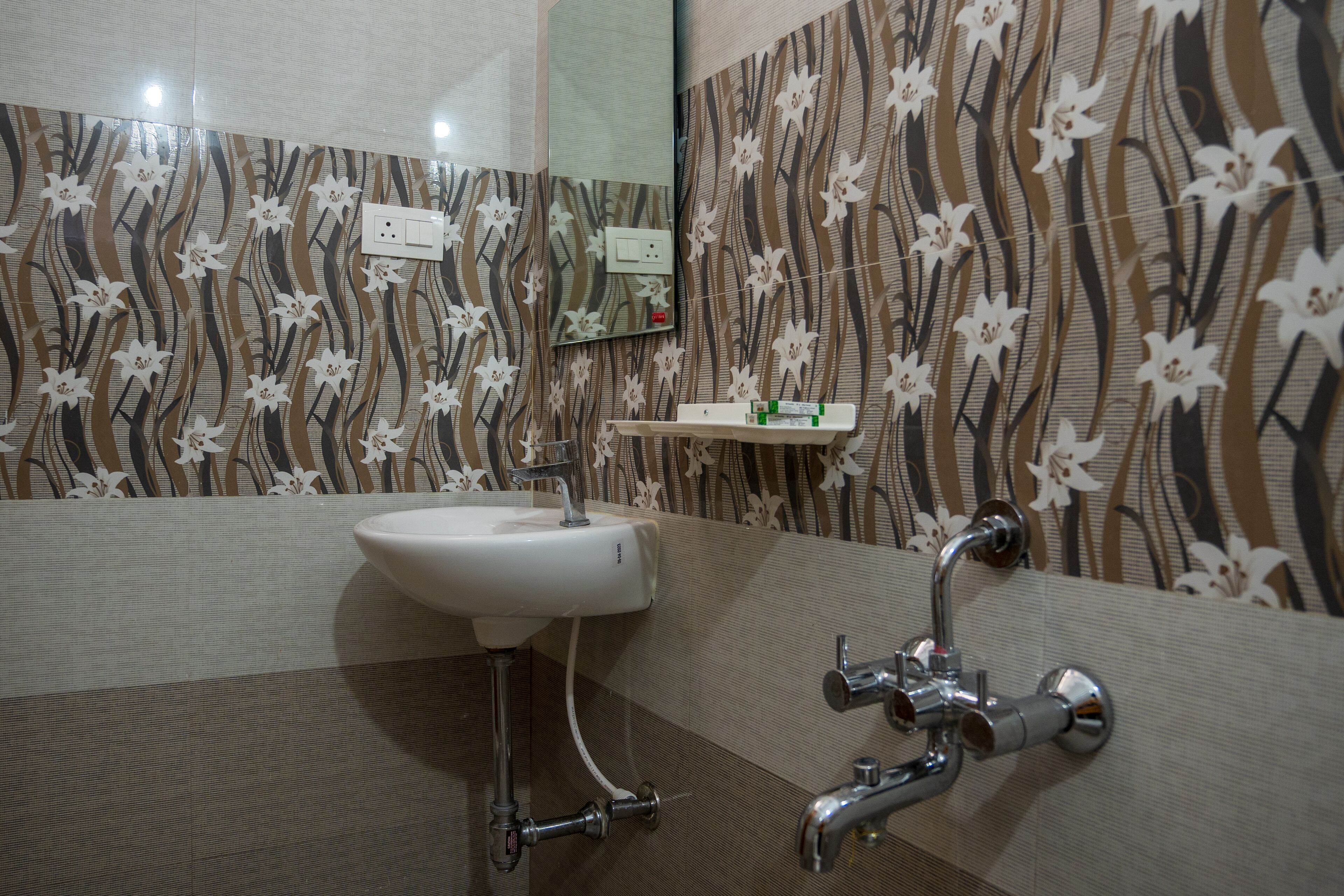 Le Suresh Guest House
