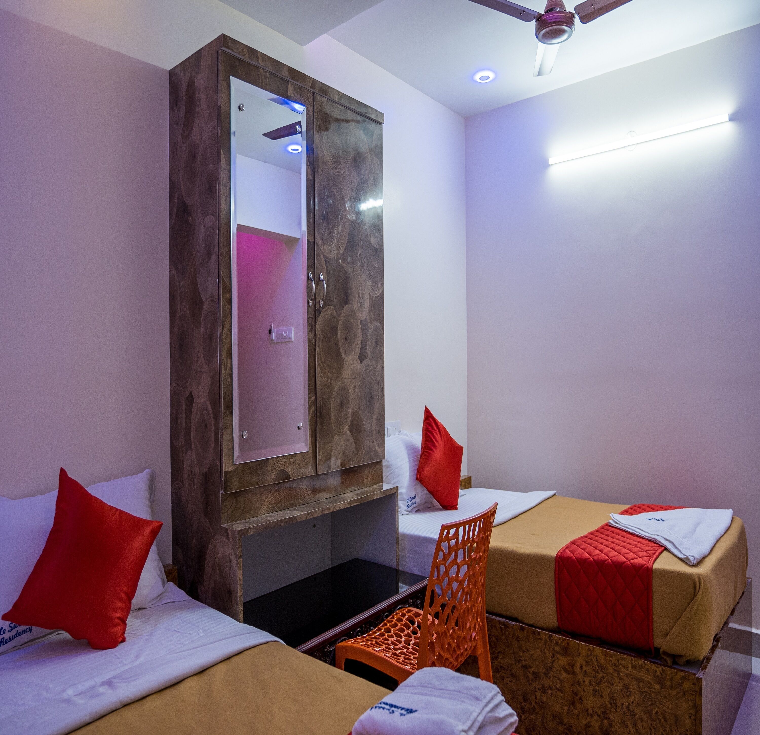 Le Suresh Guest House