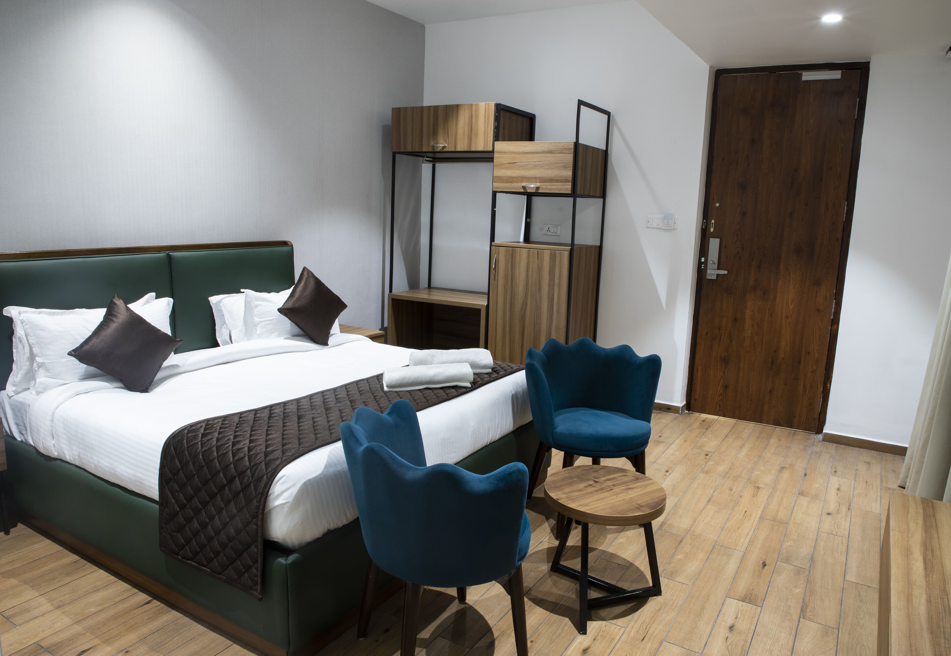 Lux 9 Suites And Studios