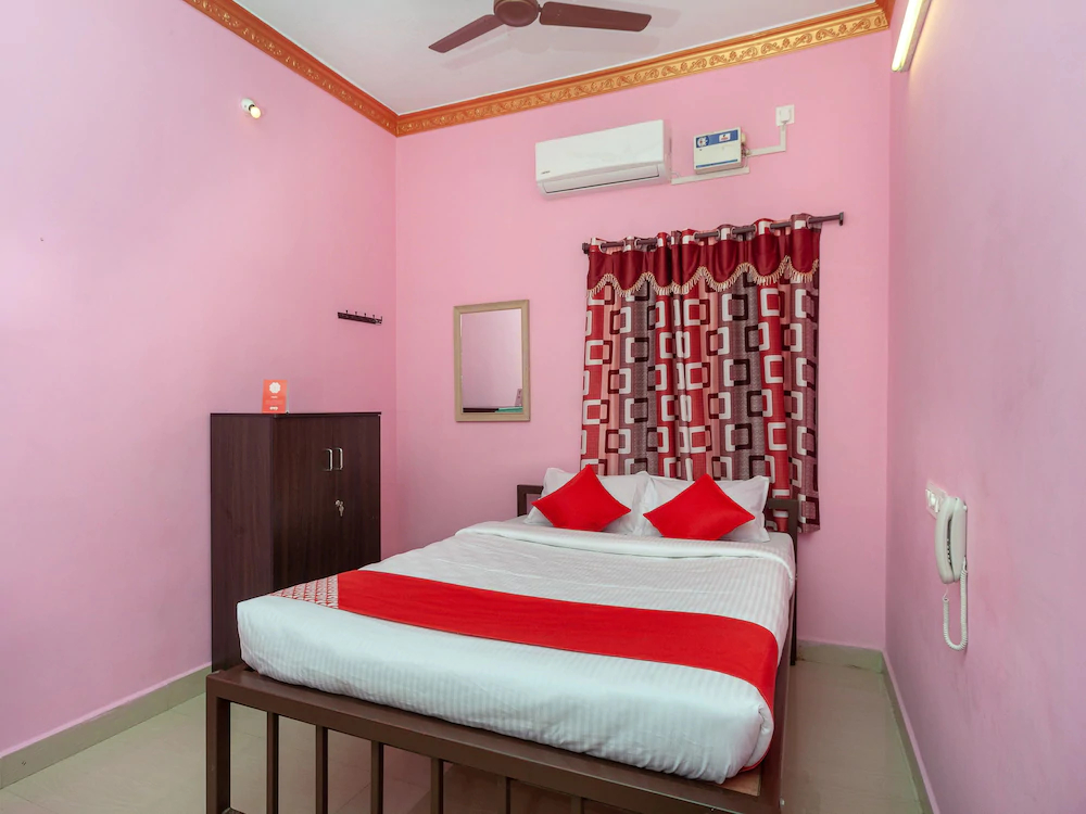 OYO 18450 Puduvai Inn Guest House