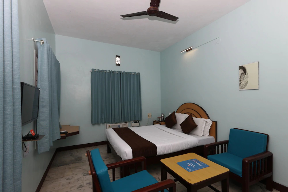 Santhi Inn by OYO Rooms