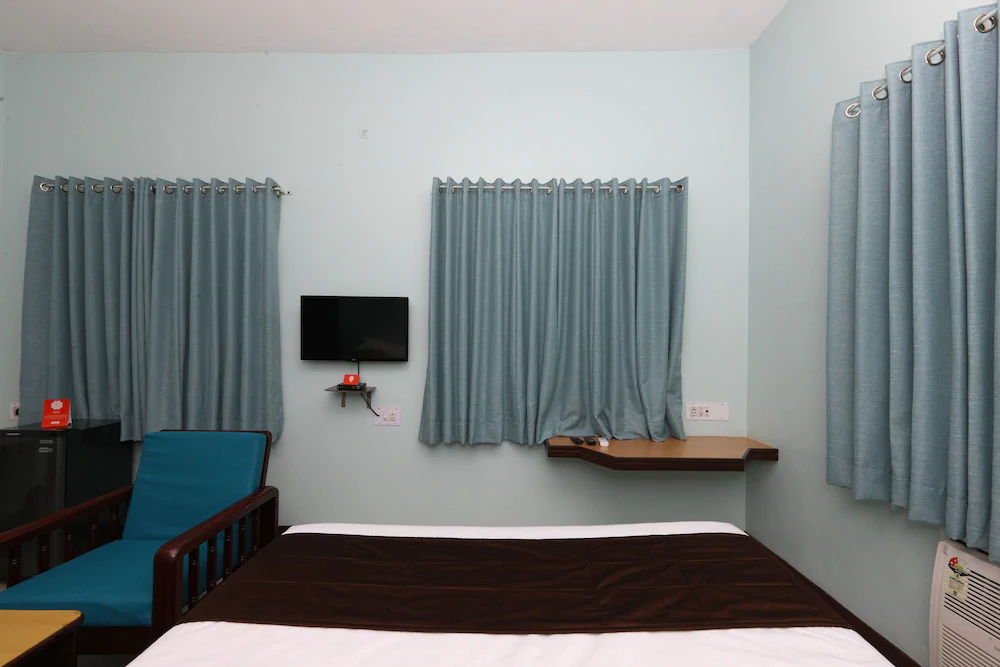 Santhi Inn by OYO Rooms