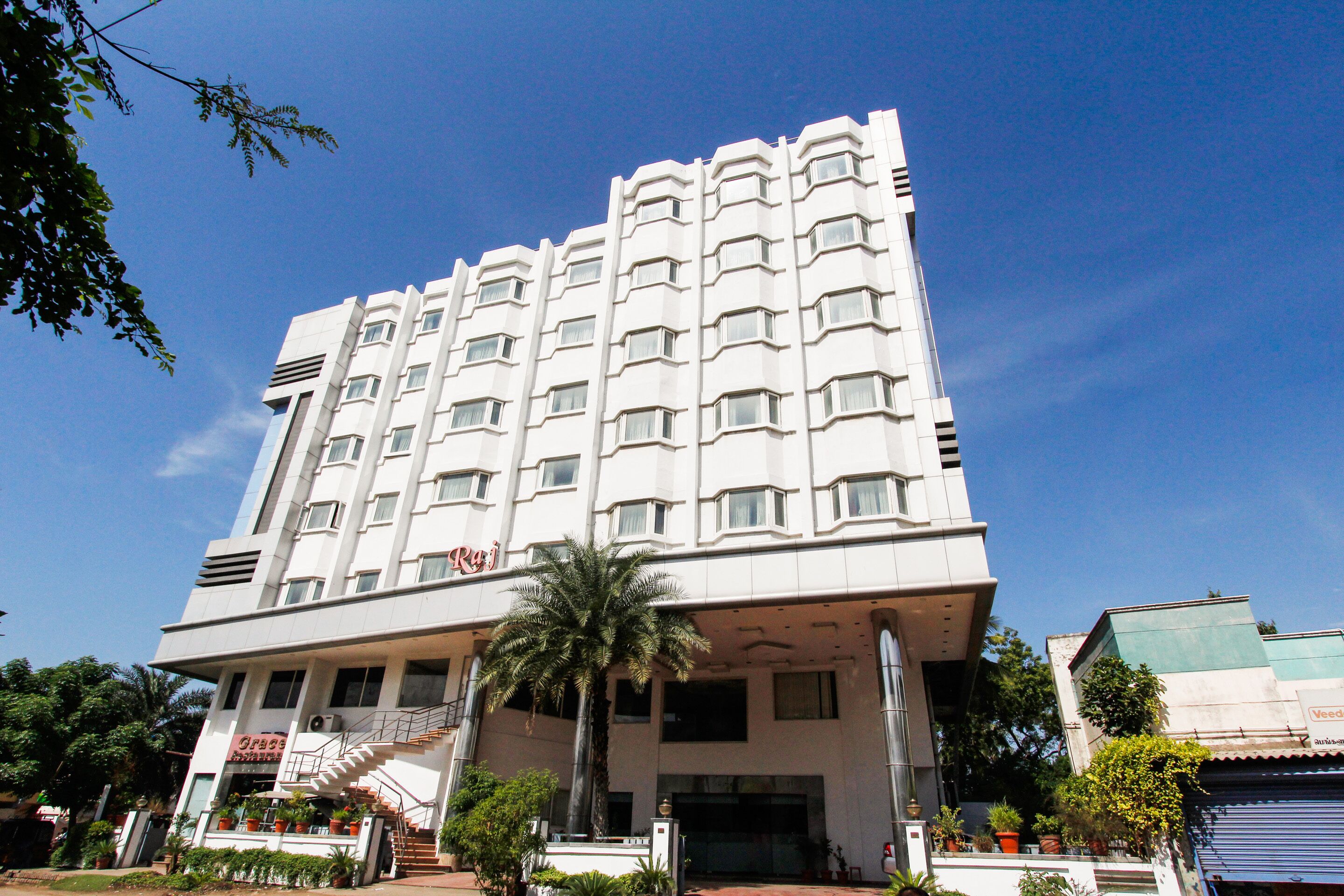 Hotel Raj by OYO