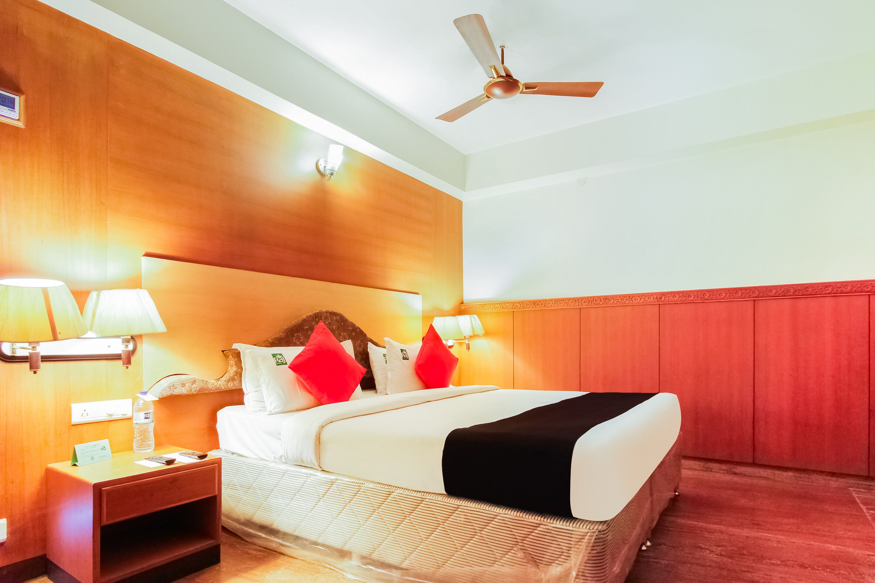 Hotel Raj by OYO