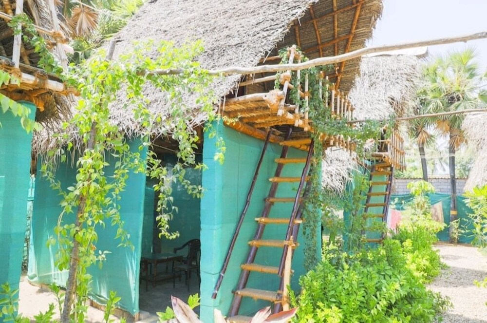 Rainbow Cottages ECR