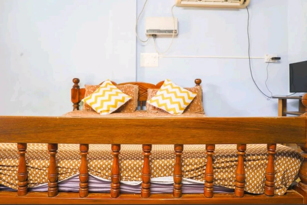 Rainbow Cottages ECR