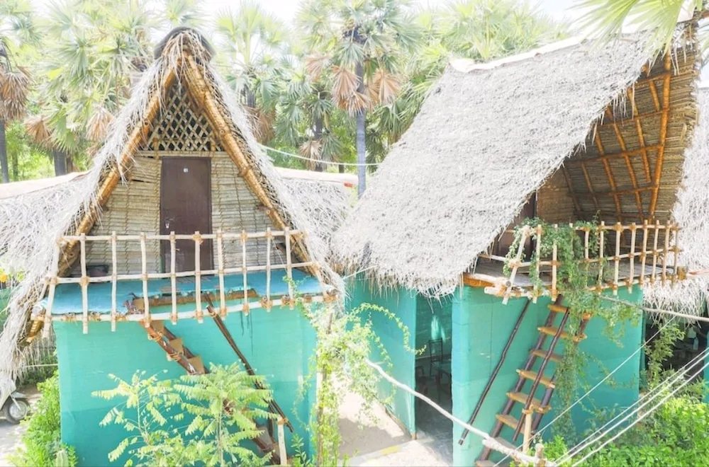 Rainbow Cottages ECR