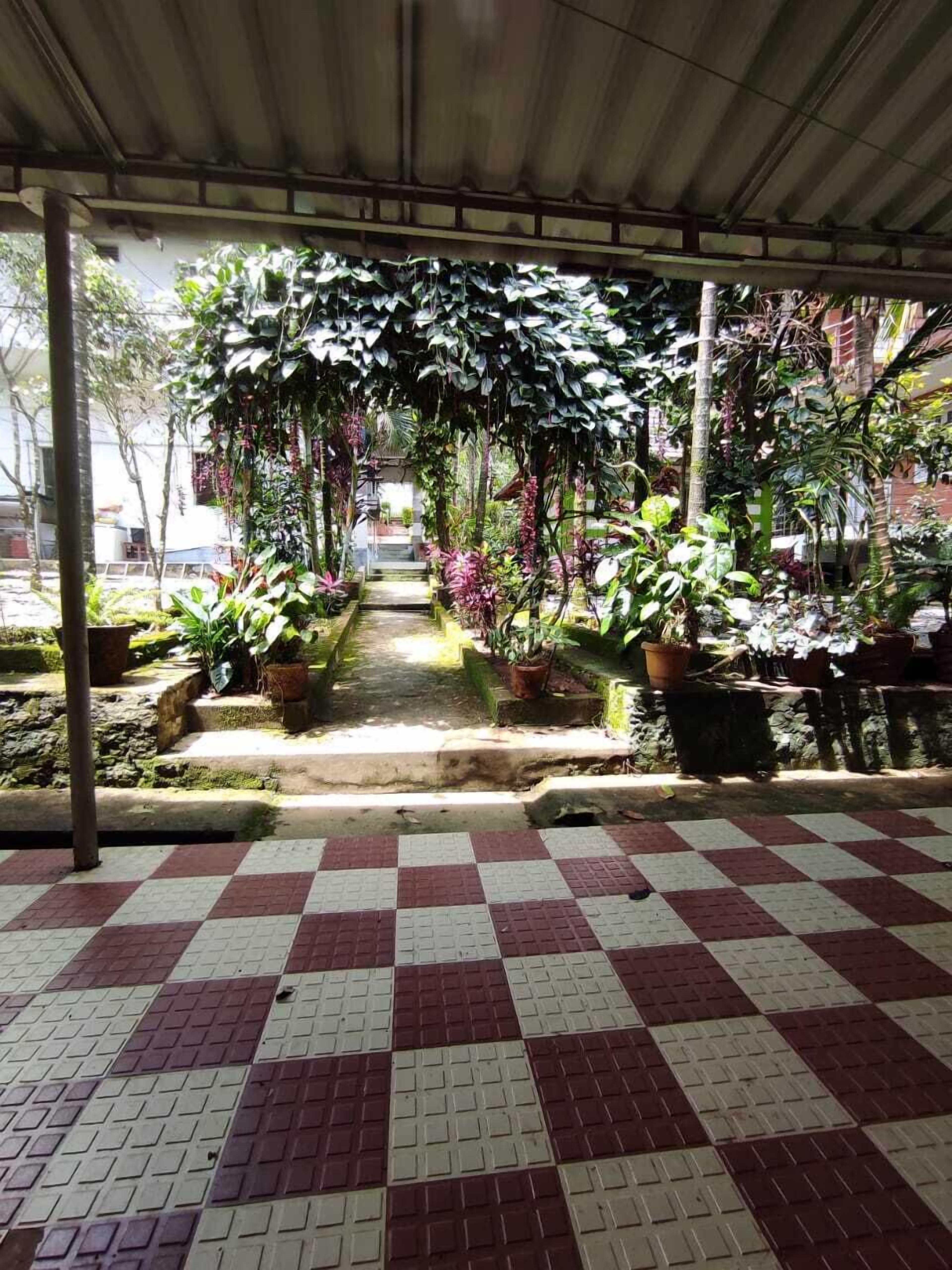 Livgrand Deepikas Residence Valparai