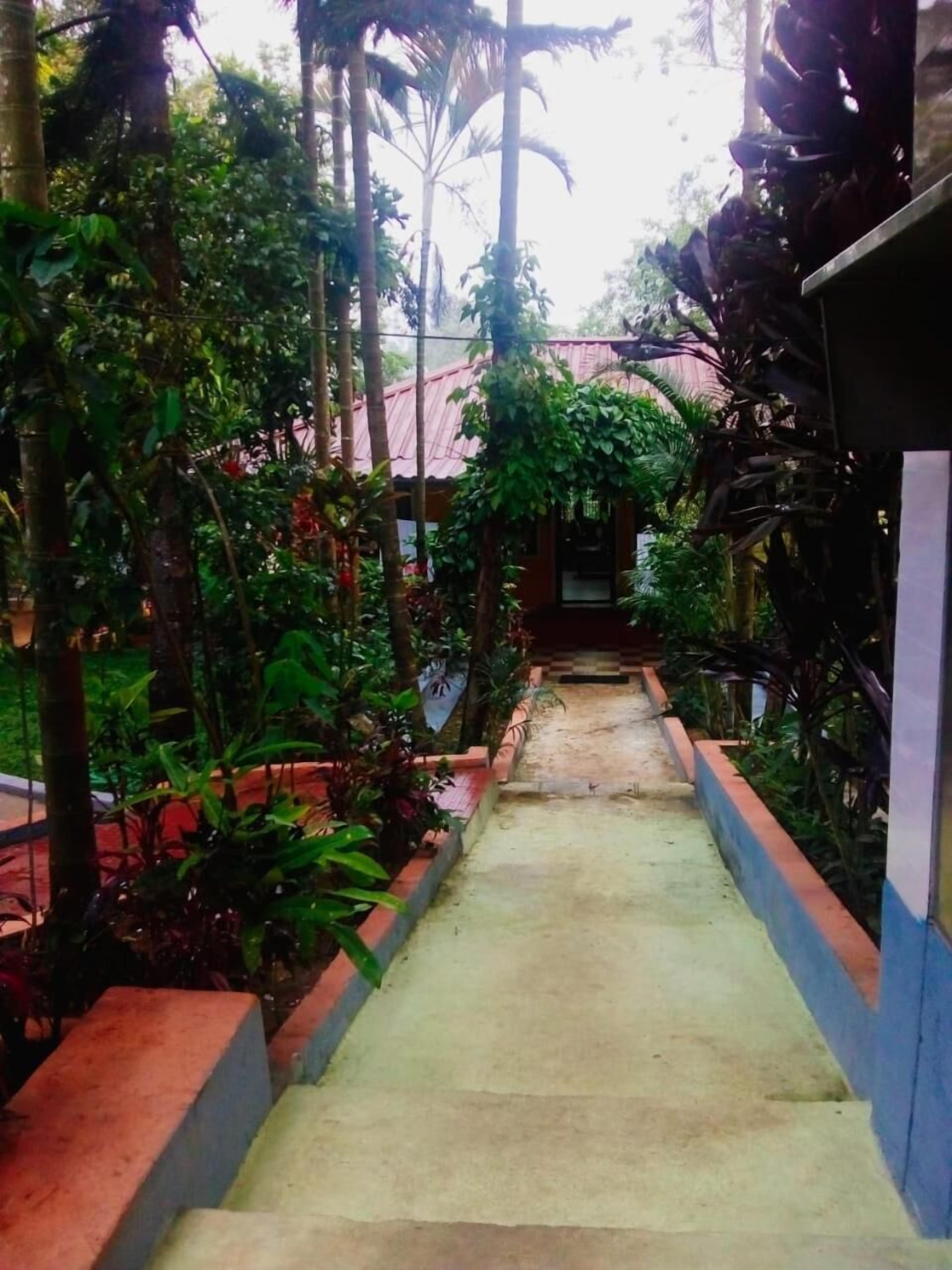 Livgrand Deepikas Residence Valparai