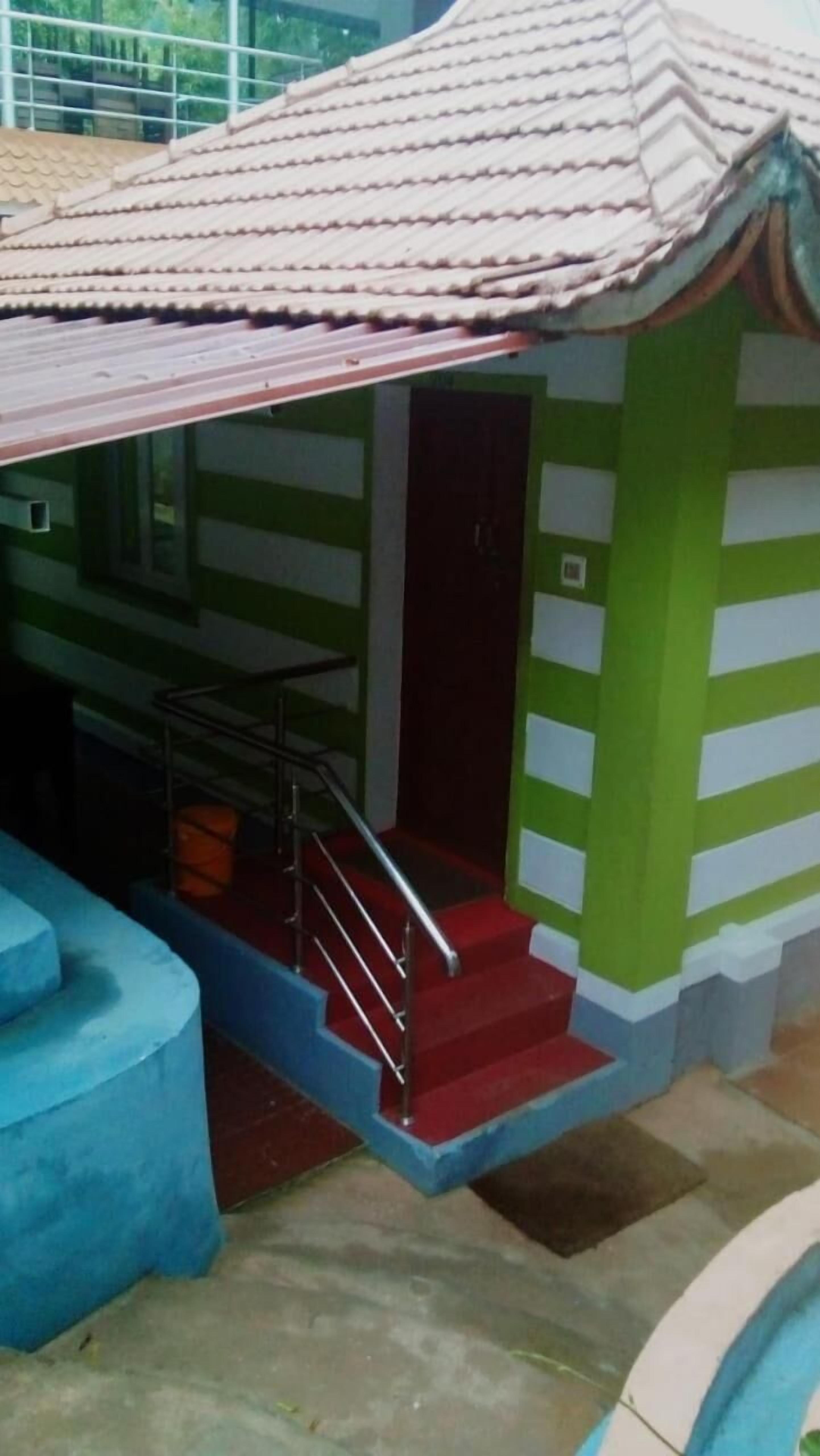 Livgrand Deepikas Residence Valparai