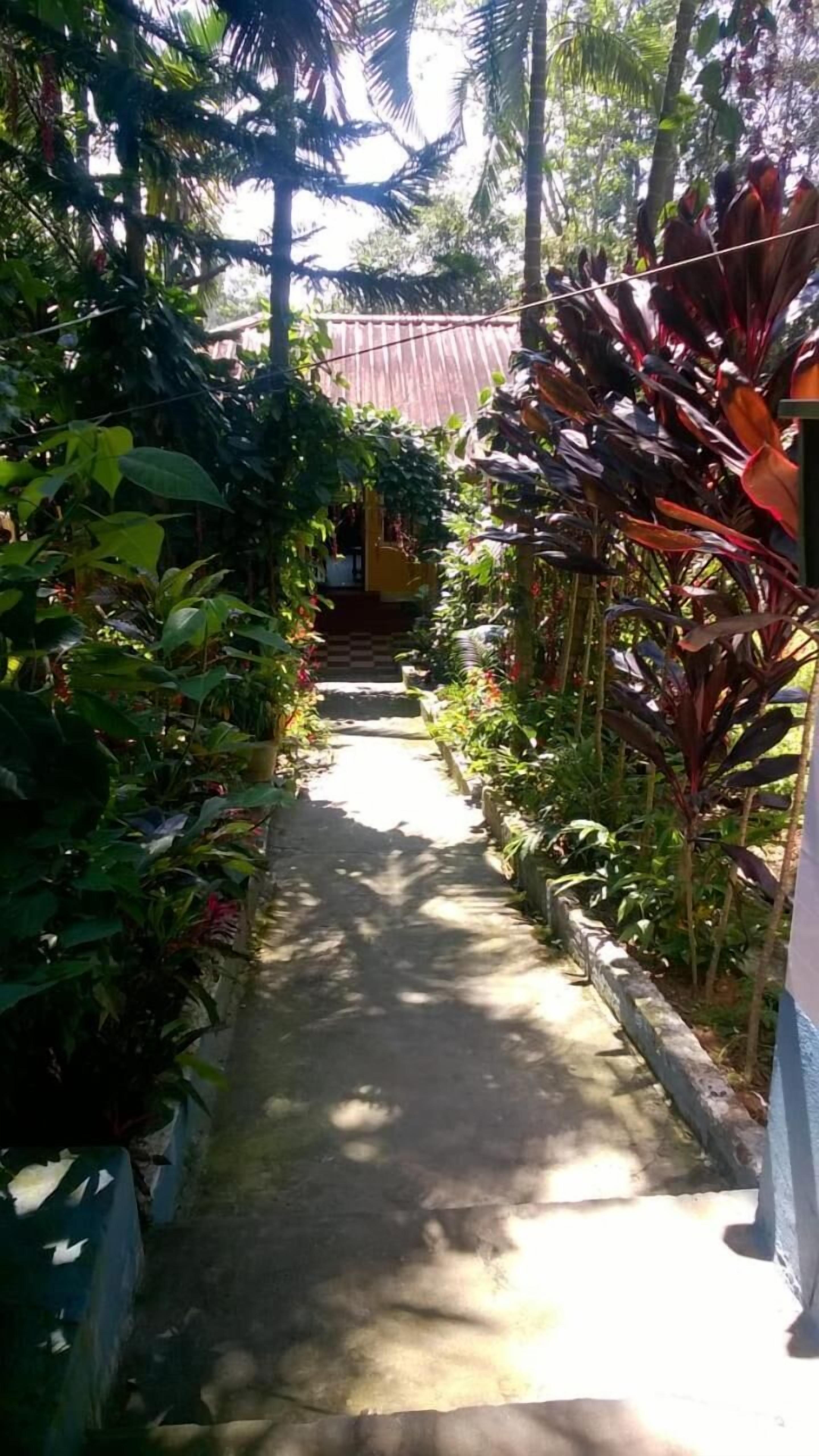 Livgrand Deepikas Residence Valparai