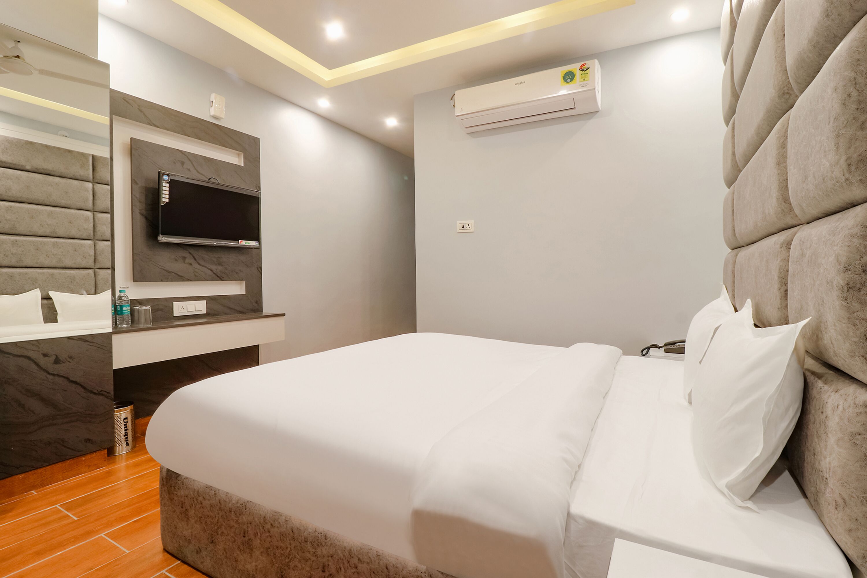 Fabhotel Av Royale