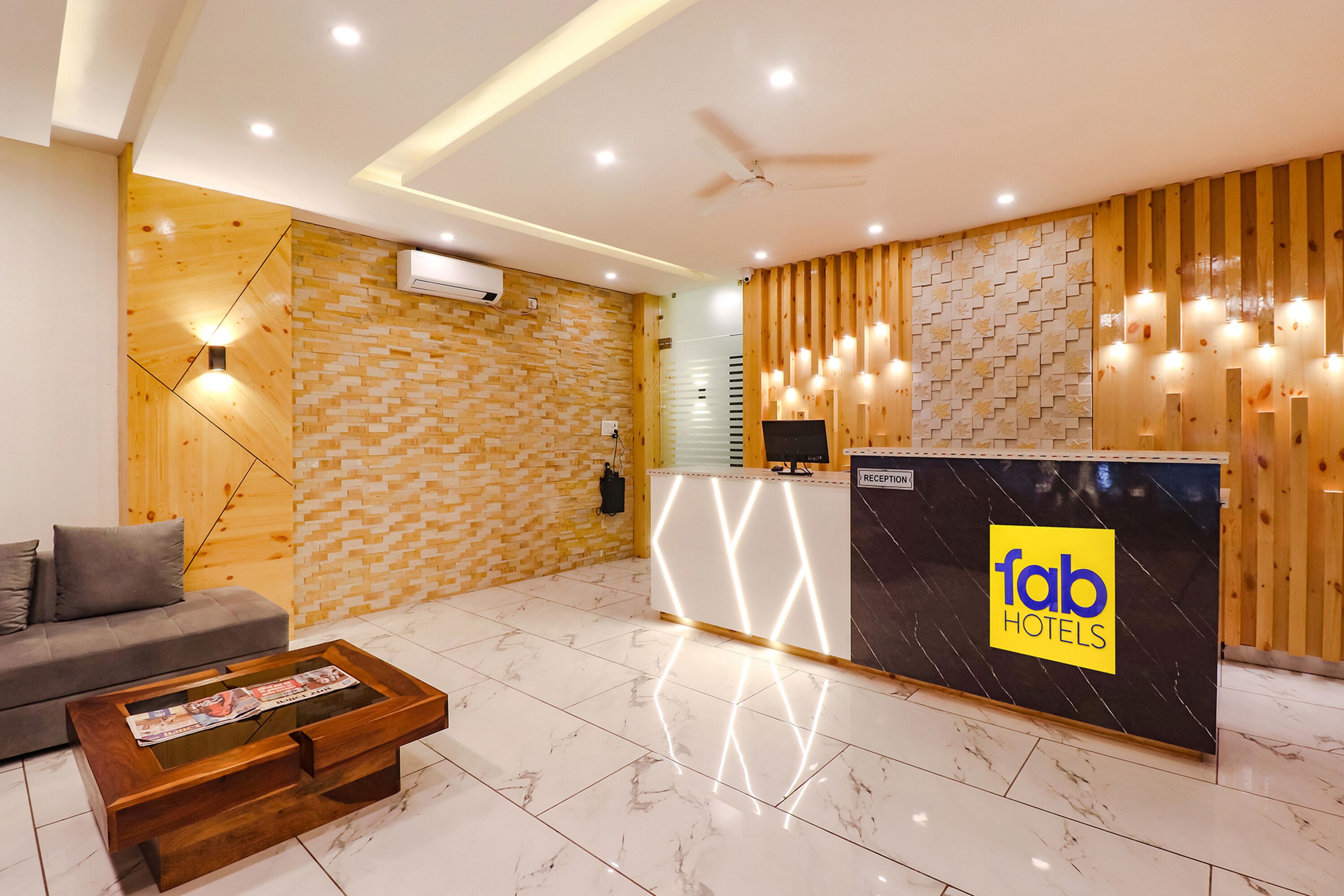Fabhotel Av Royale