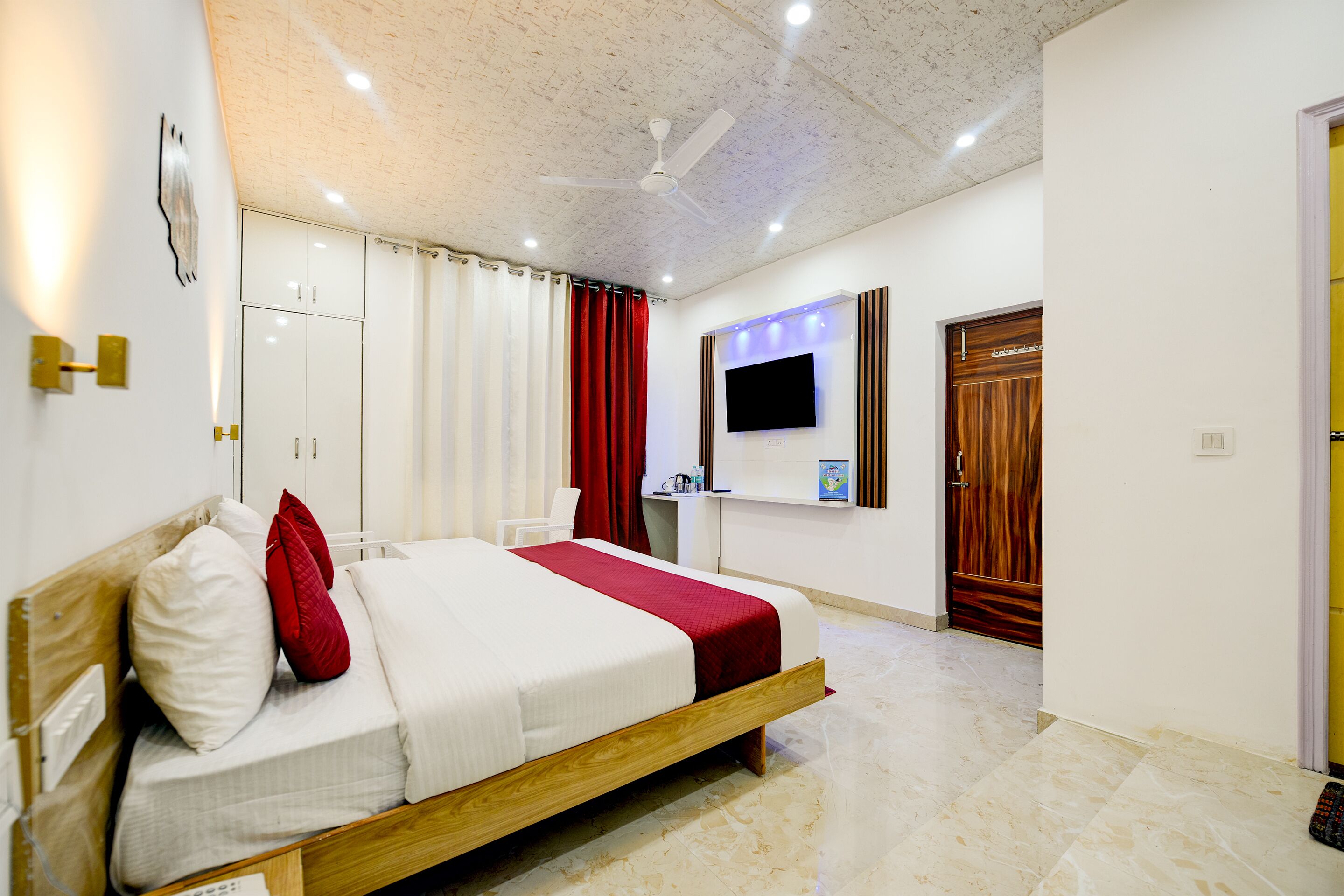 Hotel Shiva Lake