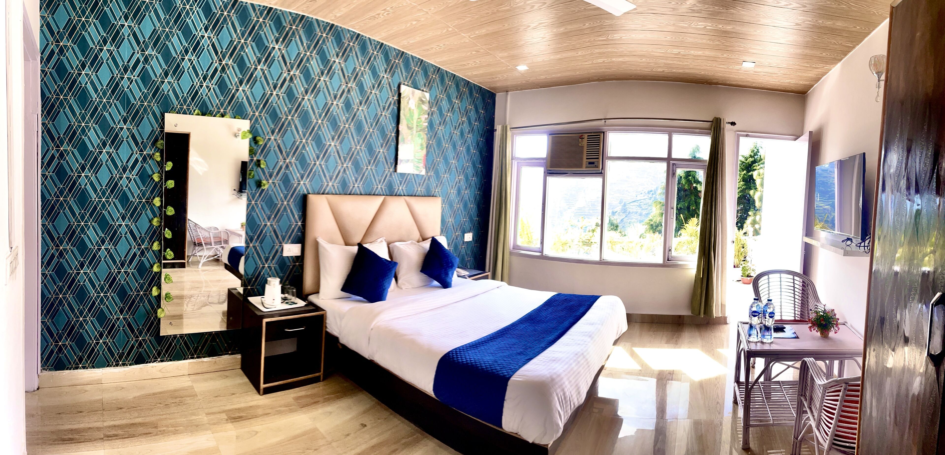 Hotel Shiva Lake